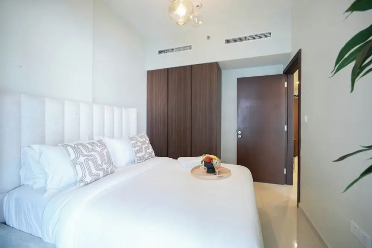 KeyRock - Chic 2BR Escape with Pool