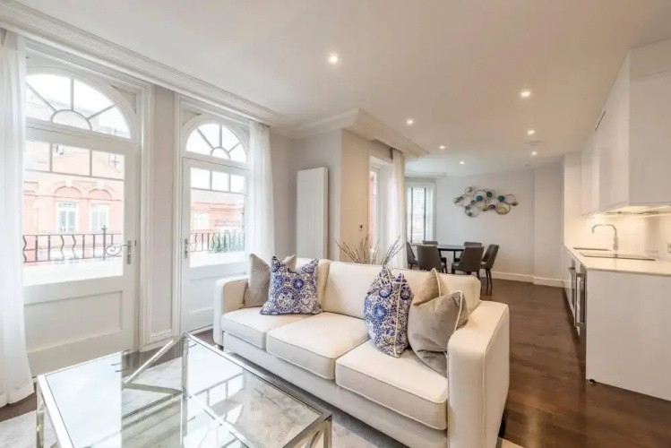 Light and Airy Central Three Bed Flat