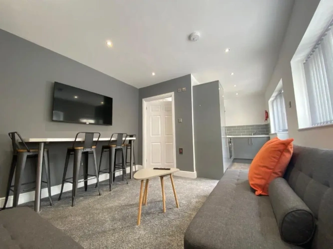 2 Bedrooms Apartment