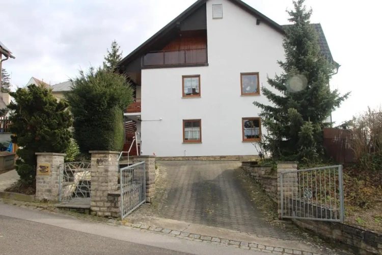 3 Bedrooms Apartment