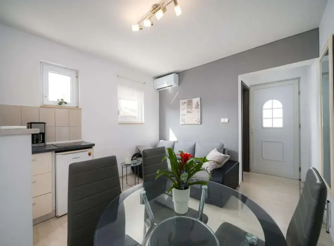 Beautiful Apartment With Parking Space