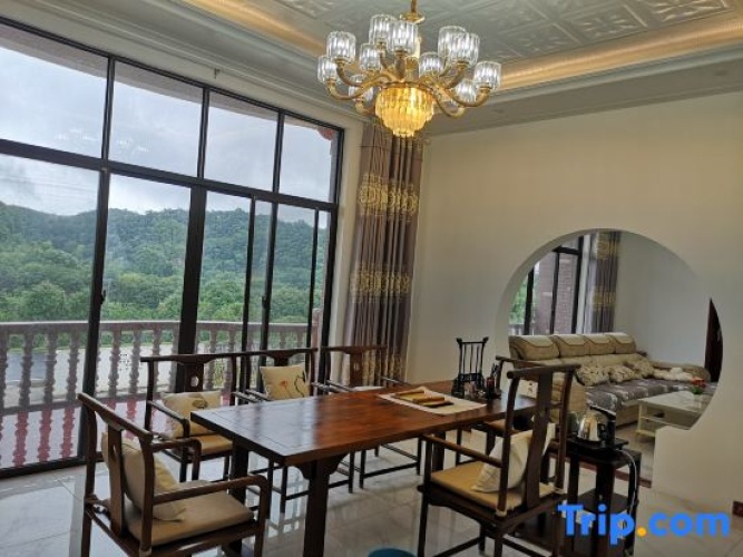 2 Bedrooms Villa
