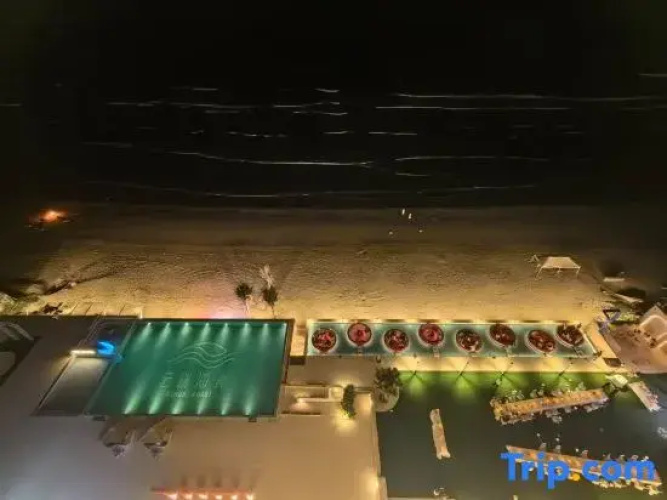 Cloud Coast Hotel