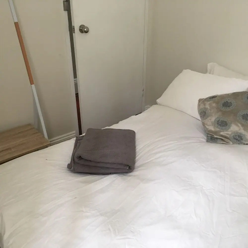 BUDGET Bourke st Apartment