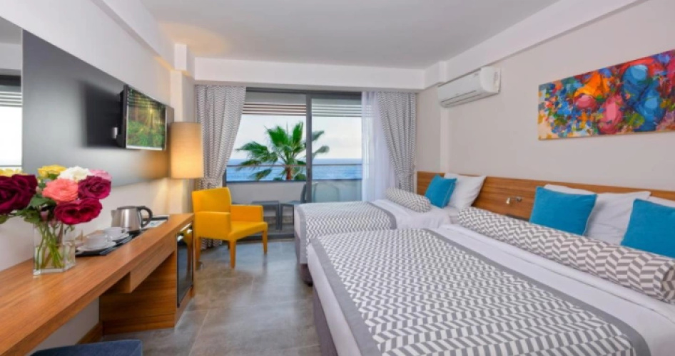 Standard room with partial sea view