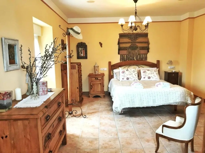 4 Bedrooms Cottage