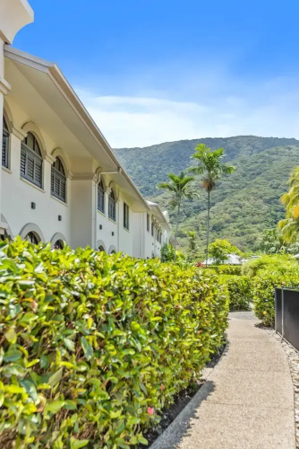 Palm Cove Studio Pools Spa Bar