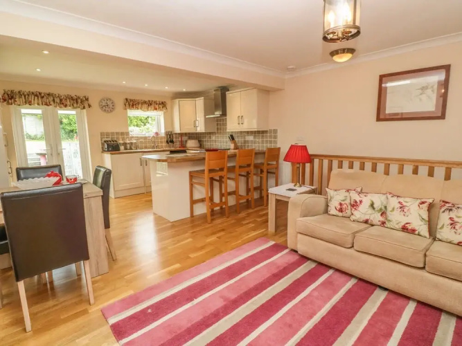 2 Riverside Cottages