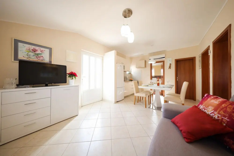 Apartments 150m from beach with parking
