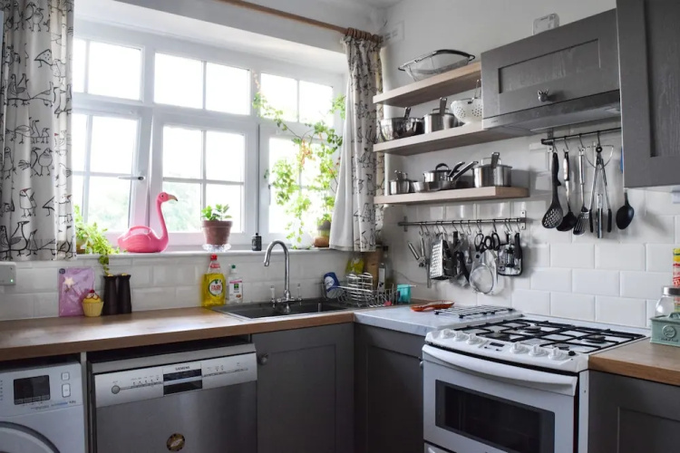 Charming 2 Bedroom Battersea Flat