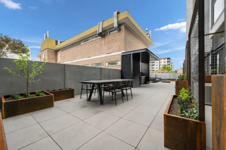 Immaculate Braddon Studio With Accessible Bathroom