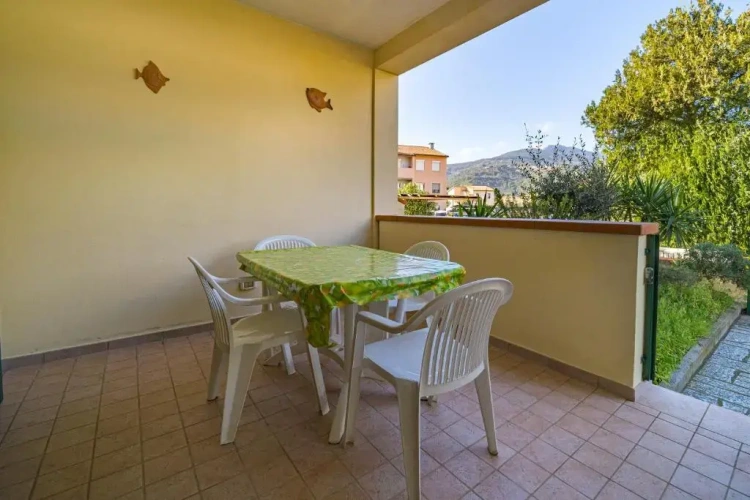 Apartment with garden view