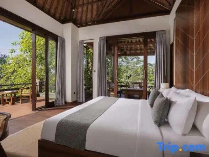 2 Bedrooms Villa