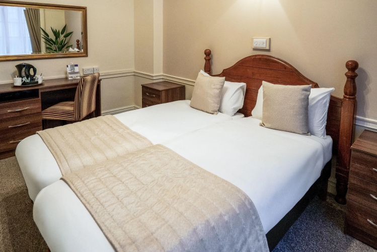 Adelphi Hotel