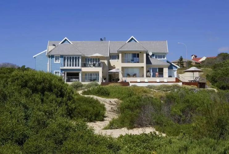 A Modern Beach House