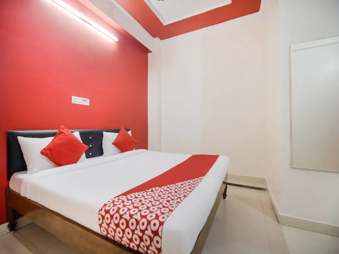 OYO 46533 Ravi Palace