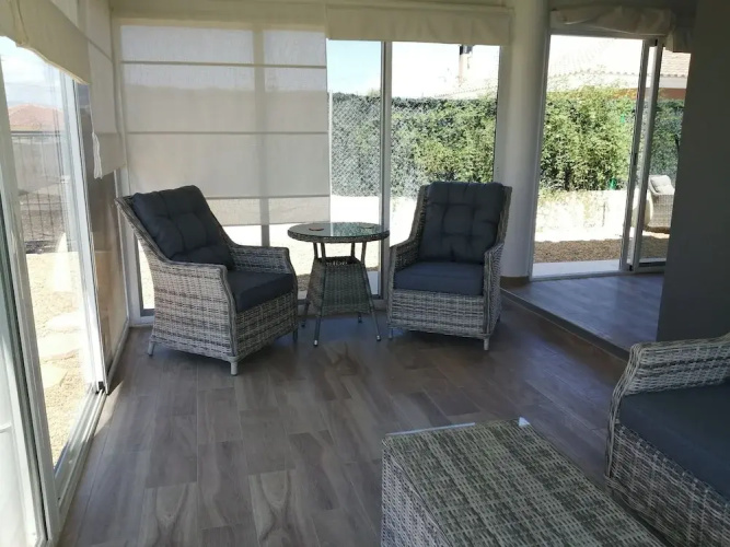 Villa - Sleeps 4 - Pool - Patio - Parking