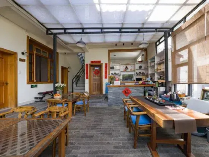 HuaShu Life Inn