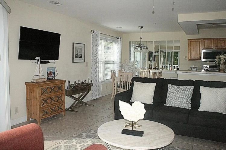2609m 1 Bedroom Condo by Redawning