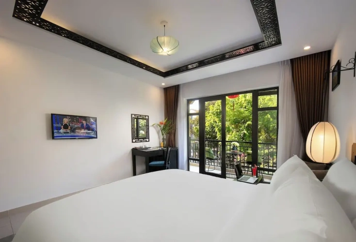 Deluxe Double Suite with balcony and with pool view