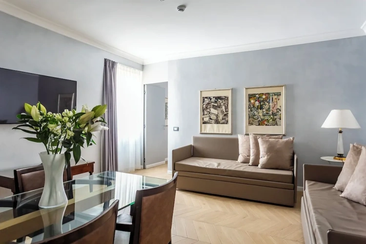Deluxe Apartment