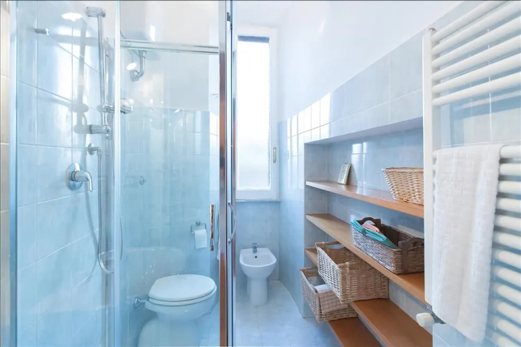 Bright and quiet Halldis apartment with small balcony