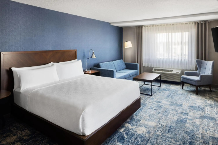 Four Points by Sheraton Edmonton South