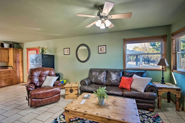 Broken Bow Cottage w/ Deck, Hot Tub & Fire Pit!