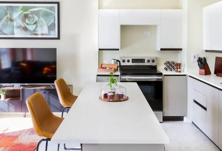 Suite Tangerine Classy Conveniently Located