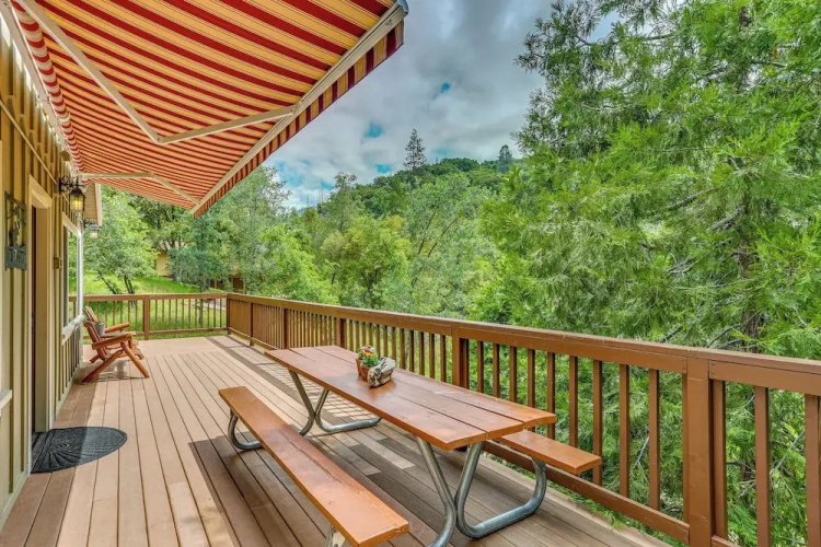 Rustic Oakhurst Retreat < 4 Mi to Bass Lake!