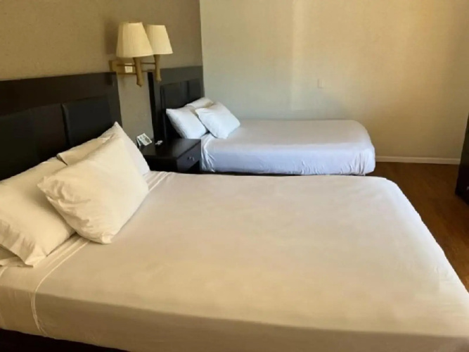 Posh Inn & Suites