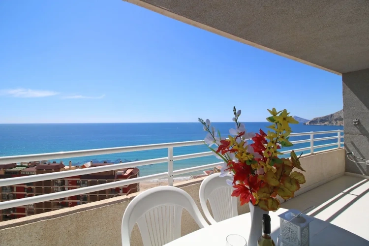 2 Bedrooms Apartment with balcony and with sea view