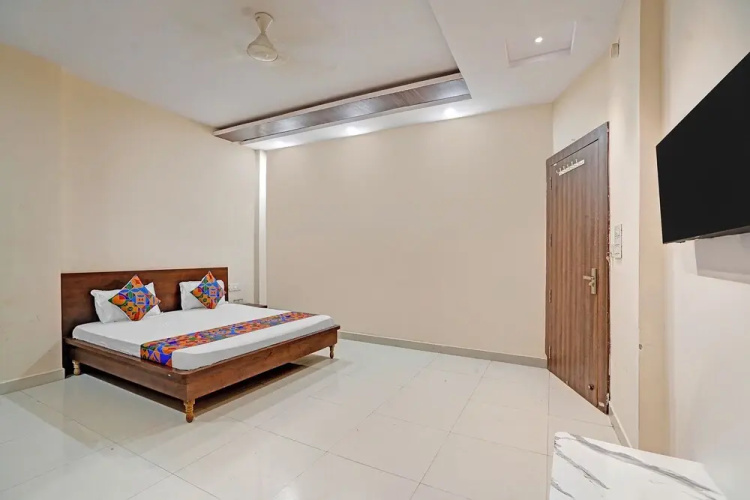 Fabhotel Paras Palace
