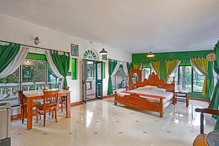 Indeco Lake Forest Hotel