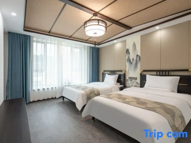 Luxury Sextuple Suite