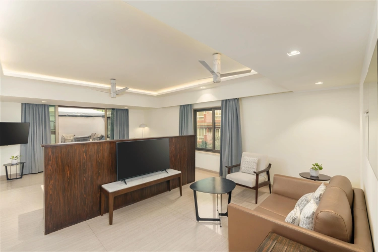 Junior Suite with balcony and with pool view