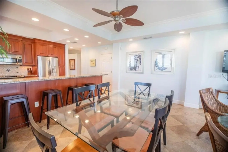 3 Bedrooms Apartment