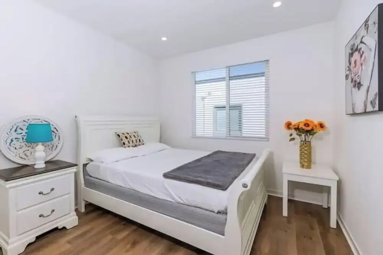 Private Room With Shared Bathroom
