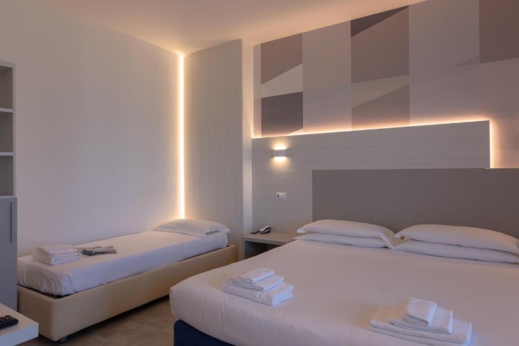 Superior Quadruple room with balcony and with sea view