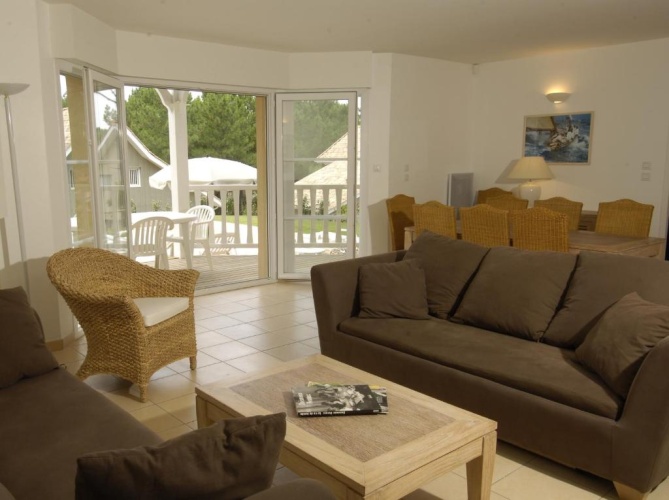 4 Bedrooms Villa