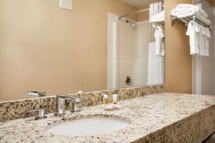 Days Inn & Suites by Wyndham Cochrane photo 9