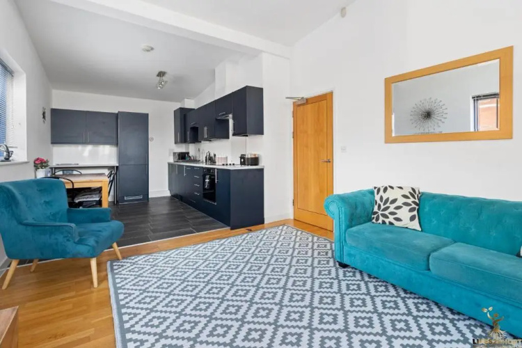 Smythen St, 2 bed apartment with balcony