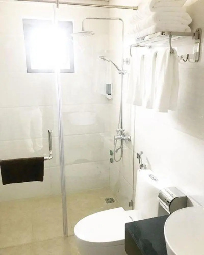 White Crown Hotel