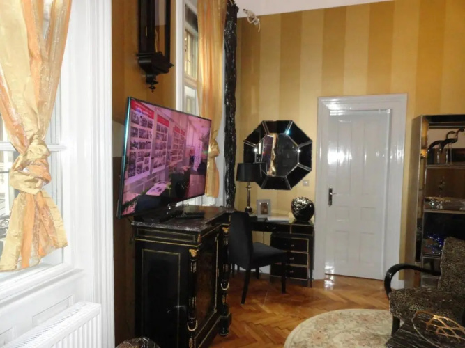 Boudoir Budapest Apartment