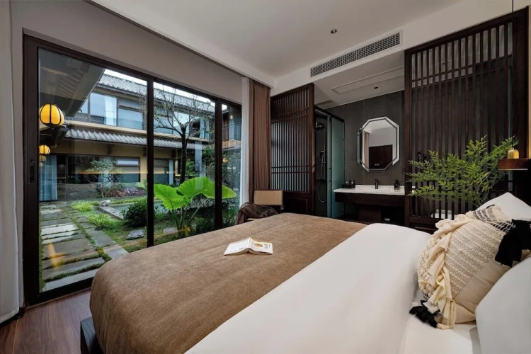 Standard Double room with courtyard view