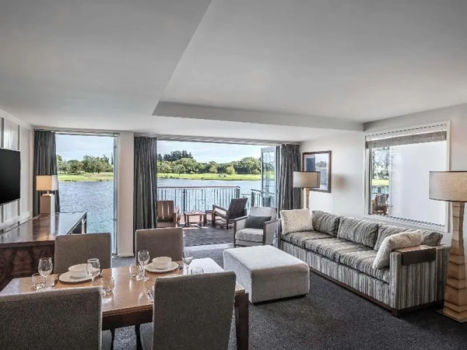Villa with balcony and with lake view