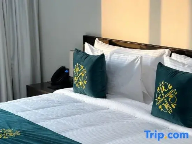 Deluxe Double Basement room with garden view