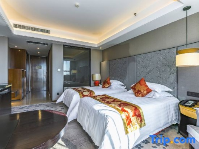 Quadruple Family Suite