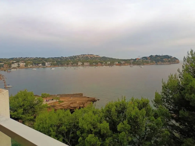 Stunning sea View and Waterfront Apartment
