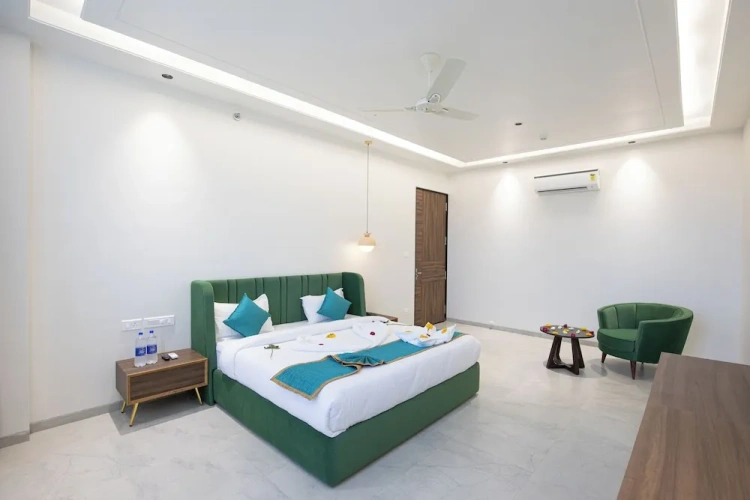 Presidential Suite with garden view